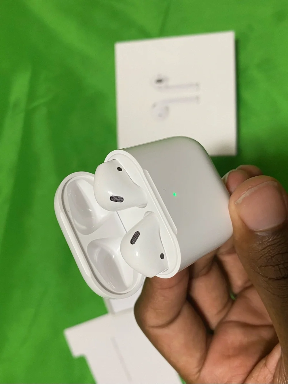 Apple White Wireless Earbuds with Charging Case